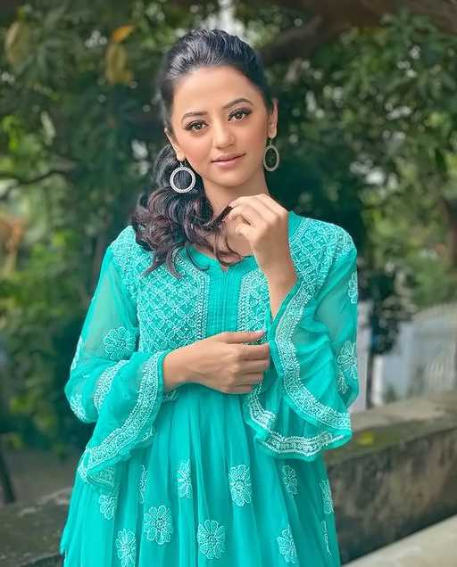 Helly Shah images