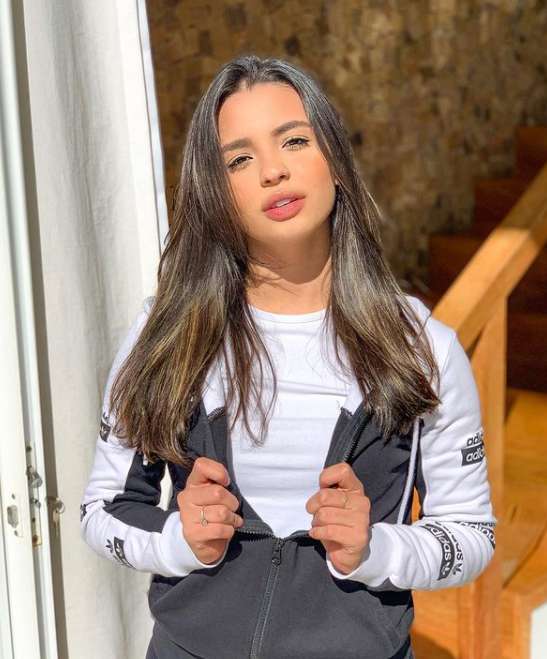 Instagram star Taina Lima wiki Biography Height Net Worth images